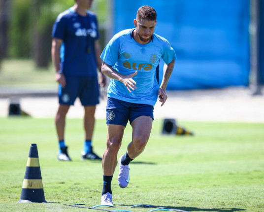 Grêmio se reapresenta com Quinteros pressionado por performances