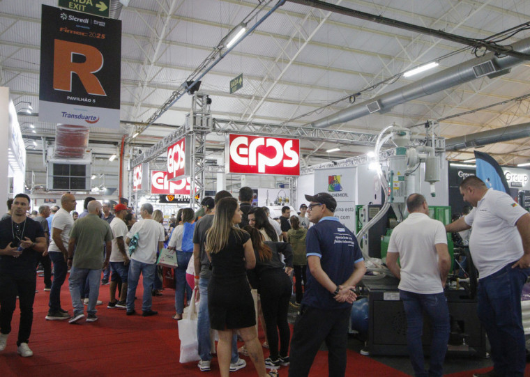 Último dia da tradicional feira calçadista registrou intenso movimento 