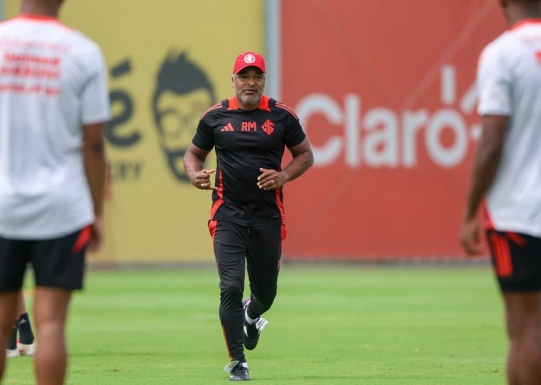 Técnico Roger Machado tem nove dias de trabalho antes das principais competições