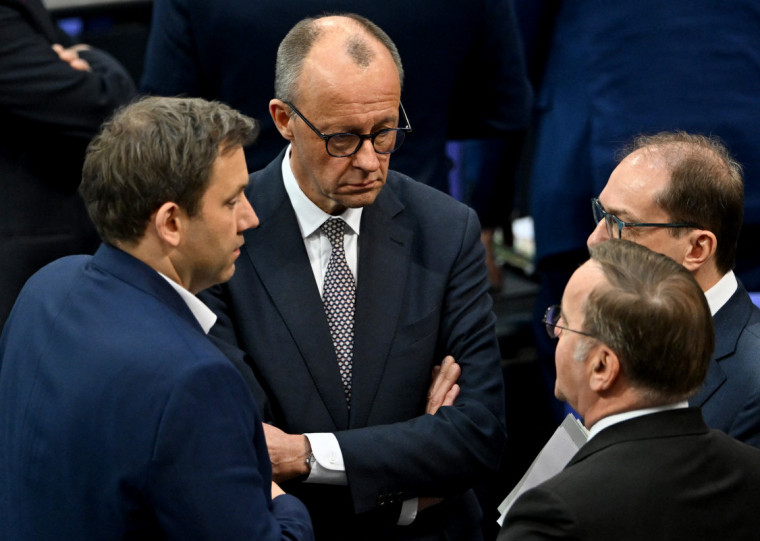 Vit&oacute;ria pol&iacute;tica de Merz, que aprovou a legisla&ccedil;&atilde;o no Parlamento antigo, ter&aacute; consequ&ecirc;ncias imediatas