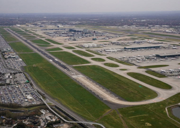 Primeiro pouso ap&oacute;s o incidente ocorreu &agrave;s 18h15min no hor&aacute;rio local (15h15min em Bras&iacute;lia)