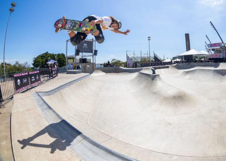 Na maior pista de skate da América Latina, atletas do mundo todo exibiram suas manobras
