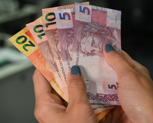 Governo antecipa 13º de aposentados do INSS para abril e maio