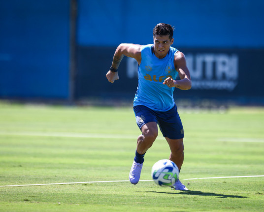 Grêmio treina em dois turnos com foco em sequência desgastante