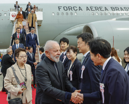 Lula pousa no Japão com agenda para expandir mercado e buscar acordo com Mercosul