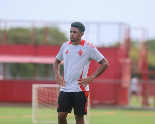 Victor Gabriel tem lesão confirmada e disputa na zaga colorada está aberta