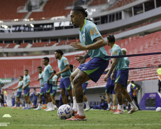 Jornal argentino responde Raphinha e incita violência: 'Zagueiros, já sabem o que fazer'