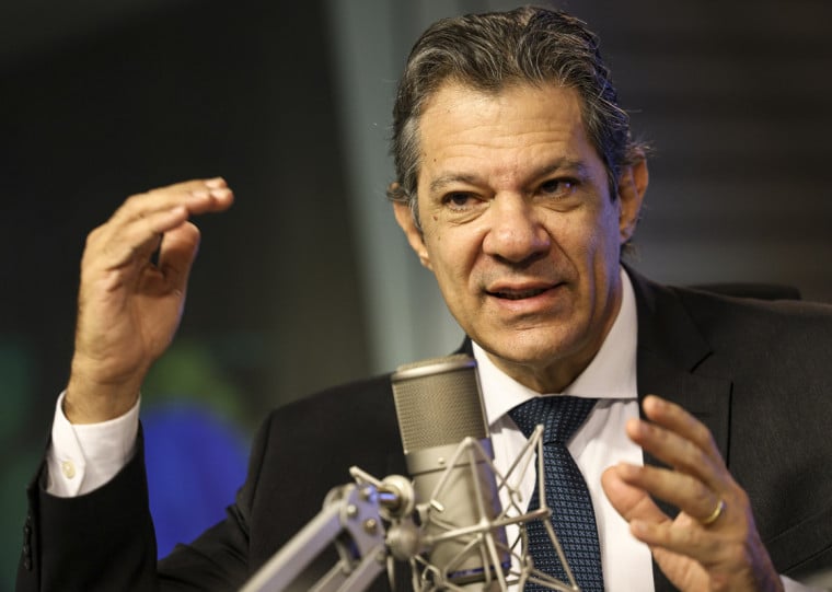 As medidas foram elaboradas a partir de reunião realizada no domingo (8) entre o ministro da Fazenda, Fernando Haddad, e líderes partidários