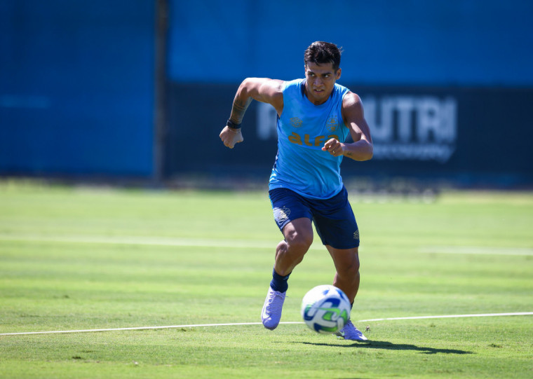 Com lesão de Braithwaite, Arezo deve comandar o ataque tricolor 