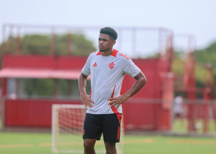 Zagueiro desfalca a equipe nos primeiros jogos do Campeonato Brasileiro e Libertadores  