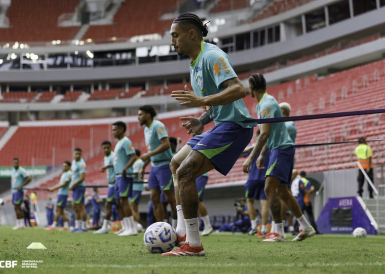 Atacante brasileiro provocou o rival em entrevista a Romário: 'porrada neles'