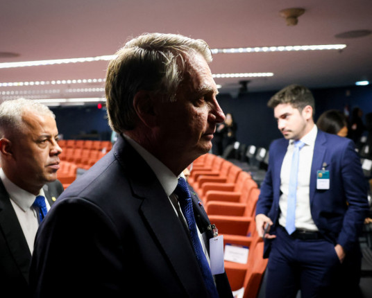 Por unanimidade, STF torna Bolsonaro réu em ação sobre 8 de janeiro