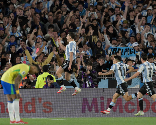 Com direito a "olé", Brasil é goleado pela Argentina em Buenos Aires