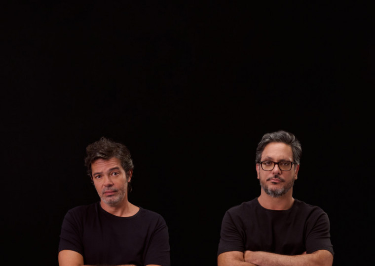 Bruno Mazzeo e Lucio Mauro Filho trazem a Porto Alegre a peça Gostava mais dos pais