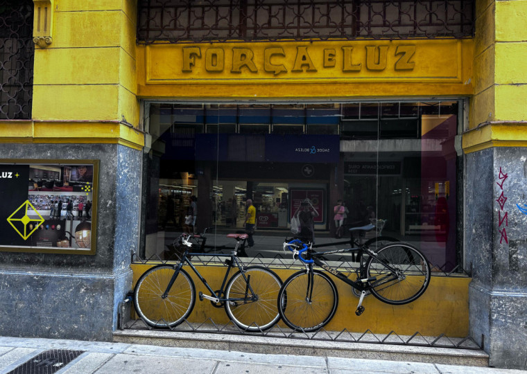 Mostra reúne 16 obras, entre vídeo performances, instalações e pinturas, realizadas por diferentes grupos artísticos