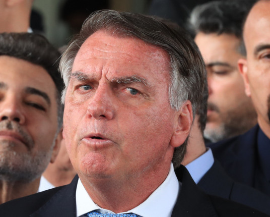 Bolsonaro cobra governadores a se posicionarem sobre inelegibilidade