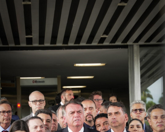 Bolsonaro alega 'teatro processual' para tirá-lo da disputa de 2026