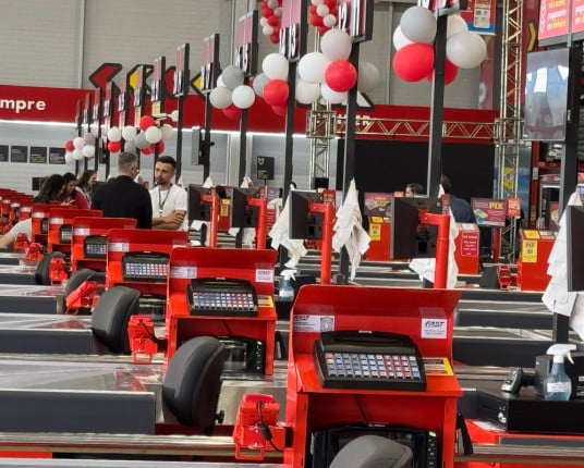 Gigantes do varejo gaúcho adotam jornada 5x2 para reter e atrair mão de obra