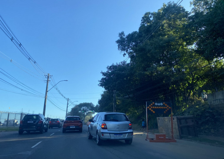 Obras na avenida Pinheiro Borda deixam trânsito congestionado