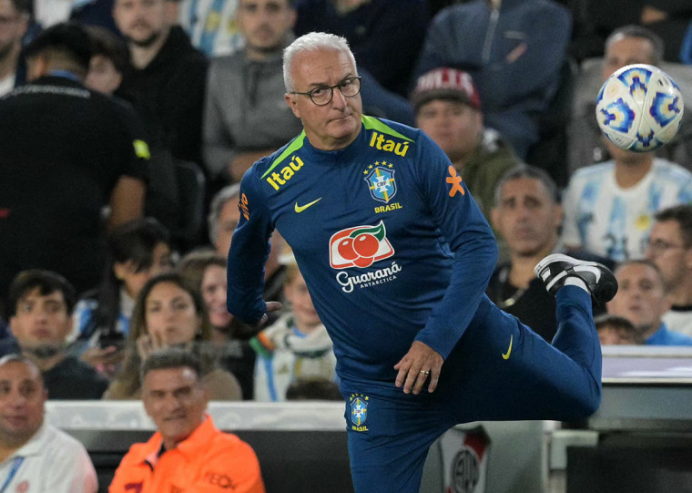 Dorival Júnior foi demitido após o vexame na goleada sofrida para a Argentina