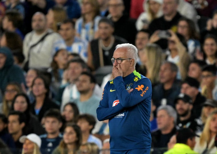 Estopim para queda do treinador de 62 anos foi o vexame contra a Argentina