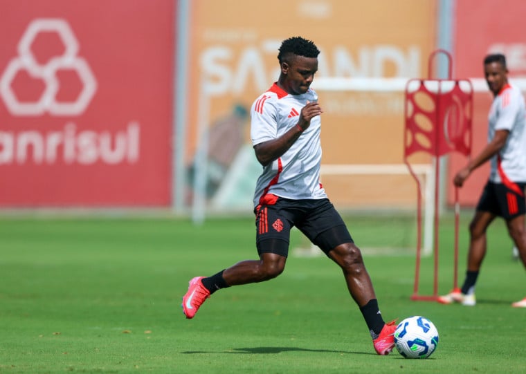 Carbonero não entrou em campo pela Colômbia e briga por posição