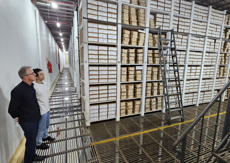 Chão vazado do Arquivo Público permite circulação do ar