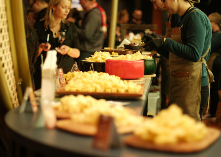 Entrada inclui degustação de queijos e demais pratos típicos, além de vinhos e espumantes