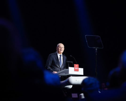 Defesa da IA e críticas aos EUA marcam abertura da Feira de Hannover