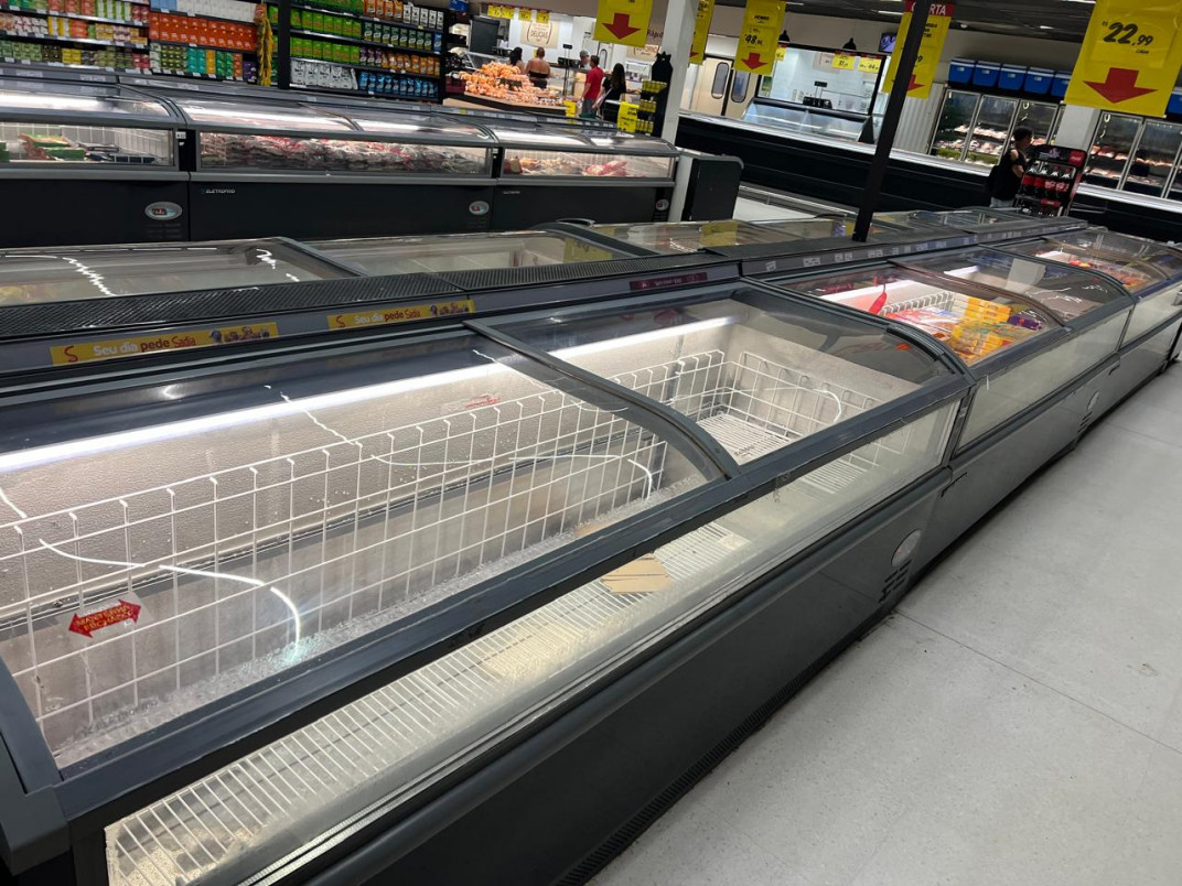 G&ocirc;ndolas refrigeradas em corredores tamb&eacute;m est&aacute; com menos mercadorias | NAN&Aacute; HAUSEN/DIVULGA&Ccedil;&Atilde;O/JC