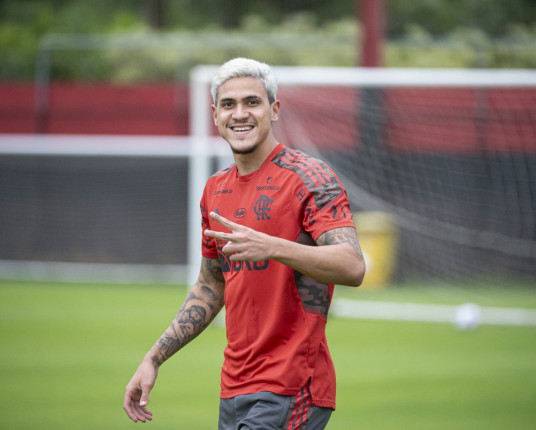 Ronaldo dá 'solução' para camisa 9 da seleção e vê time sem coragem