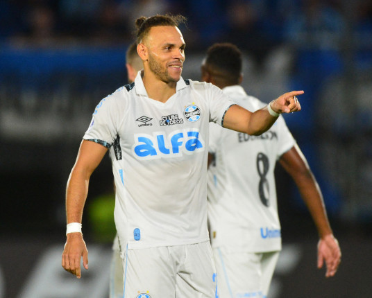 Braithwaite decide e Grêmio estreia com vitória na Sul-Americana