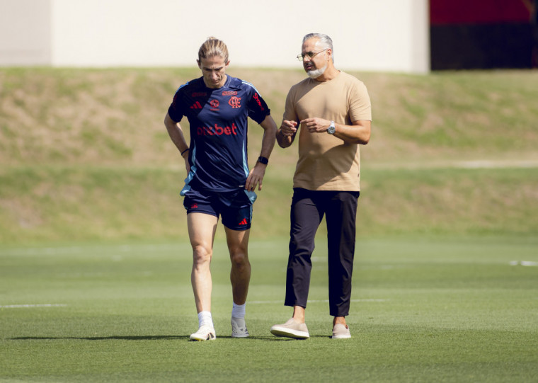 Técnico Filipe Luís vai à Venezuela sem metade do time ideal rubro-negro