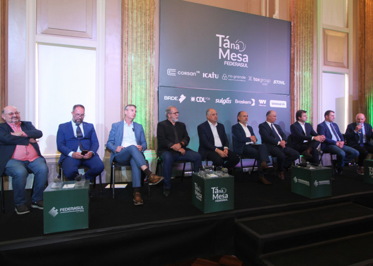 Nove parlamentares compareceram à reunião-almoço Tá Na Mesa desta quarta-feira (2)