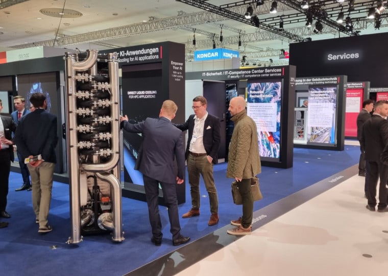 Com estruturas cada vez maiores e mais potentes para o processamento de dados, apenas ar-condicionado não dá conta de manter a temperatura