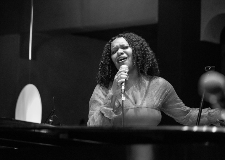 Show musical gratuito é realizado pela banda Thiago Ribeiro & Amigos, residente do projeto