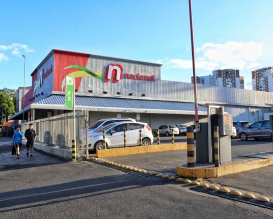 Carrefour começa fechamento de lojas e demissões no Nacional no RS