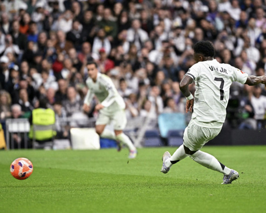 Vini Jr. iguala Ronaldo como brasileiro com mais gols na história do Real