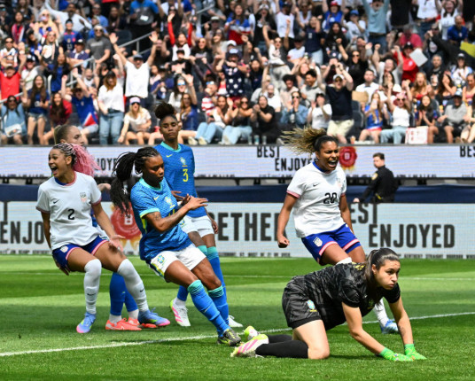 Seleção brasileira feminina de futebol estreia em 2025 com derrota em amistoso com os EUA