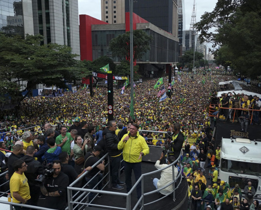 Ato de Bolsonaro pró-anistia reúne 44,8 mil na Paulista, aponta Monitor da USP