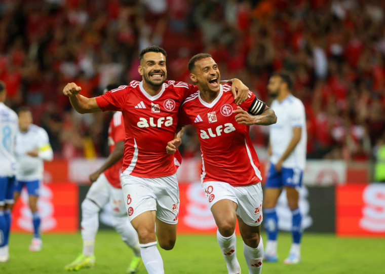 Alan Patrick comandou o Colorado diante mais de 30 mil presentes no Beira-Rio