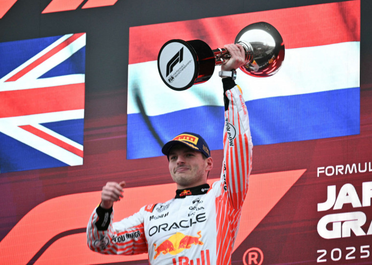 Verstappen largou bem e manteve a ponta no tradicional circuito de Suzuka, no Japão