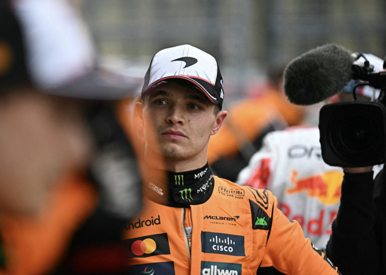 Norris acusou Verstappen de ter sido jogado para fora na saída dos boxes