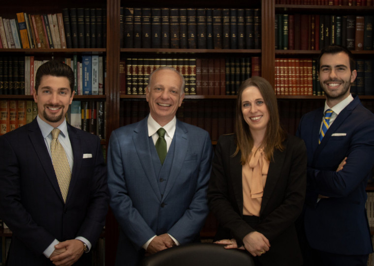 Equipe é composta por profissionais que lutam por liberdade e justiça 