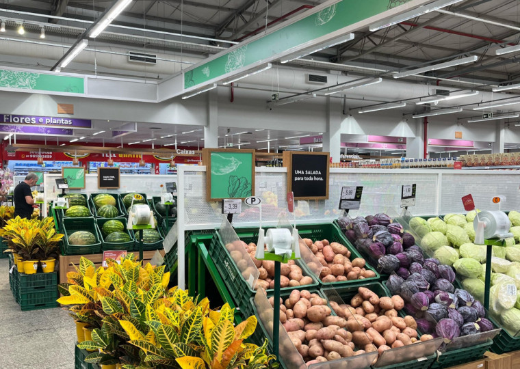 Houve avanços em hiper, supermercados, produtos alimentícios, bebidas entre outros