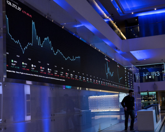 Bolsa ainda atrai estrangeiro mesmo após trégua EUA-CHINA, com Selic menor no radar