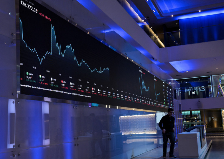 Segundo estrategistas, a tendência é de que a demanda por ativos brasileiros continue aquecida, apoiada tanto em fatores domésticos quanto externos
