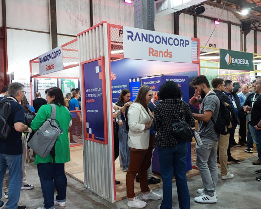 Pavilhão Marketplace do South Summit Brazil incentiva a empregabilidade no segmento de tecnologia