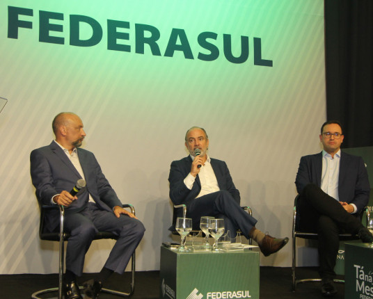 Críticas ao Bolsa Família marcam reunião-almoço da Federasul