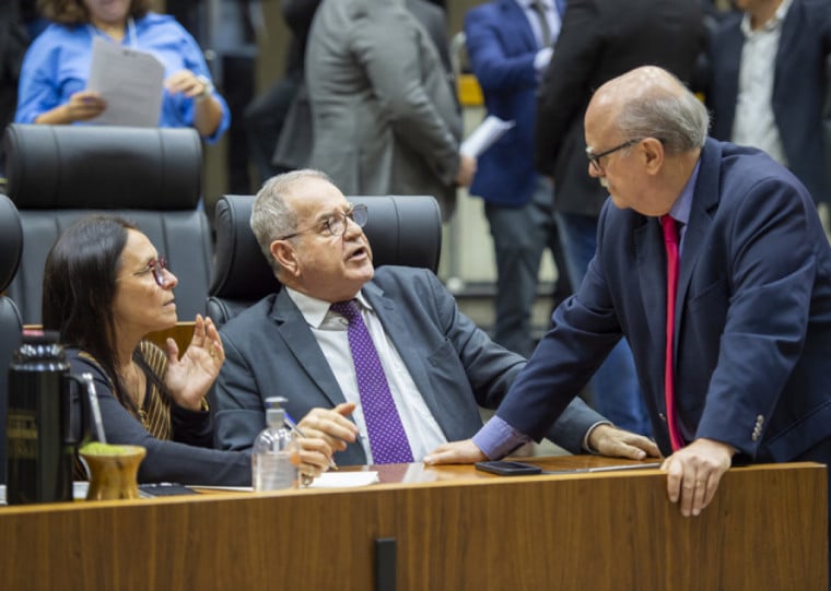 Secretários compareceram às últimas sessões para alinhar acordos com a base governista 